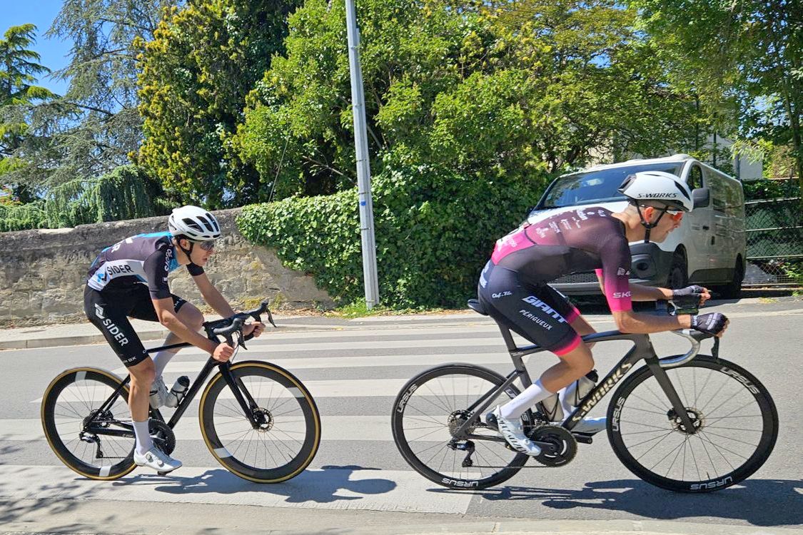 Alexis lance la première attaque de la course